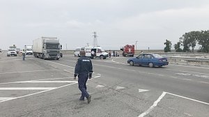 В Крыму на «Тавриде» столкнулись два грузовика и микроавтобус