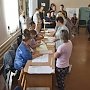 В медучреждениях Симферополя пациенты и персонал активно голосуют на спецучастках