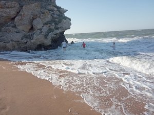 В Крыму за сутки на воде спасено 13 человек