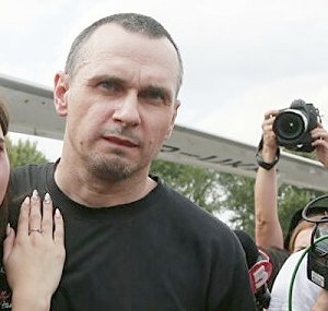 Освобождённый террорист-«режиссёр» Сенцов забыл как снимать кино, и пригрозил «бороться за возвращение Крыма».
