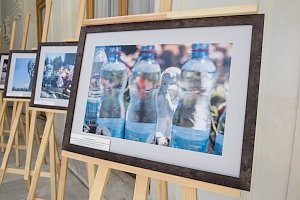 Свидетели теракта в Беслане открыли в Ливадийском дворце выставку, посвящённую страшной трагедии