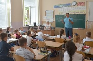 Сотрудники Управления надзорной деятельности провели урок безопасности в Севастопольском политехническом лицее