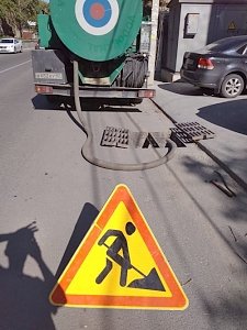 В Симферополе очистили ливневые канализации на нескольких улицах