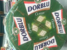 Более 10 кг санкционных сыров выявили на рынке Симферополя