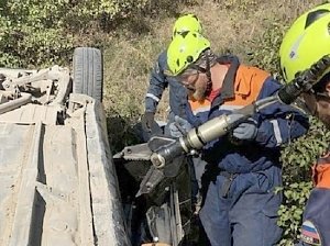 Под Симферополем рухнул в обрыв автомобиль с женщиной и грудничком