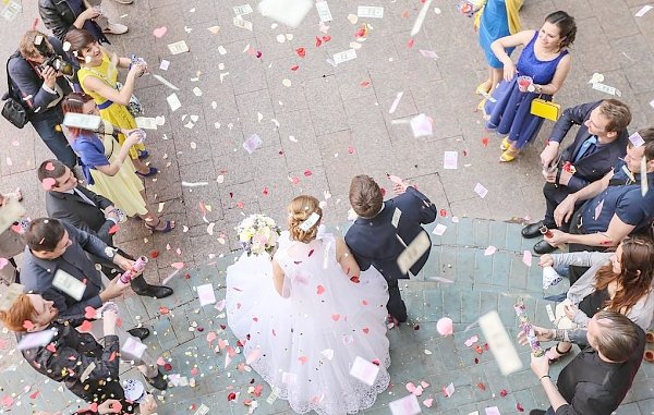 Число зарегистрированных браков в России снизилось на треть за восемь лет