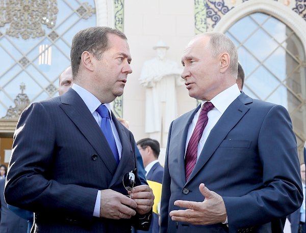 Как это делается в России. Владимир Путин одобрил, а Дмитрий Медведев подписал Парижское соглашение по климату