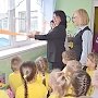 В республике Коми чиновники осуществили «давнюю мечту» — торжественно открыли новые окна в детском саду