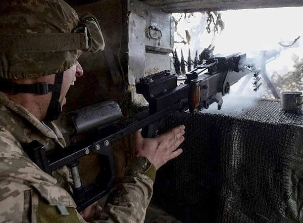 Украинская армия 19 раз нарушила перемирие в Донбассе за неделю, заявили в ЛНР