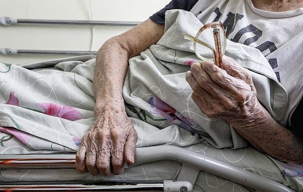 Большинство россиян полагает, что государство плохо заботится о стариках