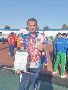 Сотрудник ГУ МЧС России по Республике Крым Андрей Ватолин занял 2 место в личном зачете по пожарно-спасательному спорту