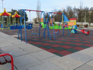 16 детских площадок установили в Симферополе