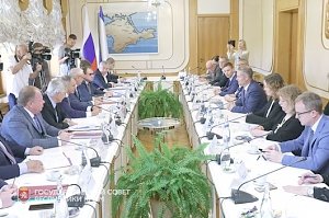 Крымские парламентарии встретились с делегацией общественных деятелей из США и стран-членов Европейского Союза