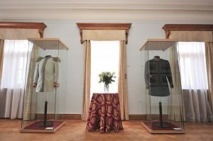 До 12 октября можно посетить выставку Массандровского дворца-музея «Император Александр III. Коронация. Путешествие. Семья»