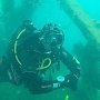 Специалисты МЧС готовятся к подводным работам на затонувшем у Феодосии теплоходе «Жан Жорес»