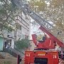 Крымские спасатели сняли женщину с высоты пятиэтажного дома