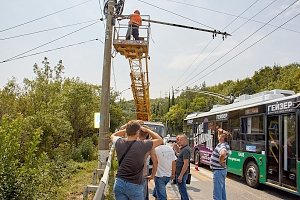 С 10 октября «Крымтроллейбус» начнет демонтаж незаконное оборудование на опорах контактной сети