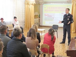 Сотрудники Госавтоинспекции Севастополя посетили родительское собрание в дошкольном учреждении города