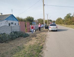 В Ленинском районе нетрезвый мужчина, не имеющий водительских прав, на своем автомобиле снес забор соседей и скрылся