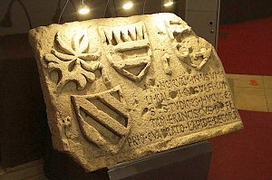 Вывезенную из Феодосии средневековую плиту представили в Самаре