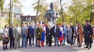 Делегаты украинских диаспор выступили за российский Крым и призвали отменить меры