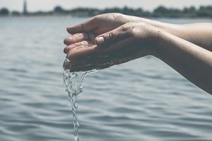 ГИМС напоминает правила оказания помощи пострадавшему в случае переохлаждения в воде