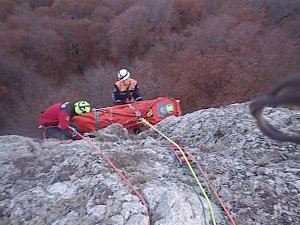 Сорвалась с 40-метровой высоты: Крымчанка осталась жива после падения со скалы