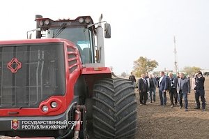 Владимир Константинов посетил селекционно-семеноводческий центр в Красногвардейском районе