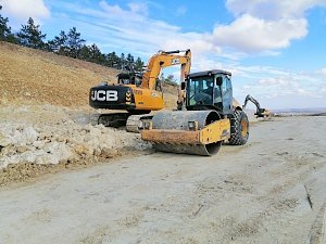 Монтаж плиты завершили над пещерой «Таврида» для запуска автомобильного движения