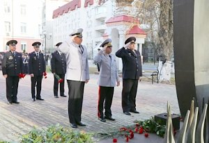В МВД по Республике Крым почтили память сотрудников, погибших при исполнении служебных обязанностей