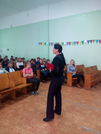 В Феодосии полицейские рассказывают школьникам о том, что не следует нарушать закон и как самим не стать жертвой преступления