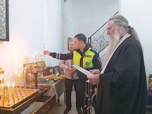В Красногвардейском районе сотрудники Госавтоинспекции приняли участие в молебне, посвященном Всемирному Дню памяти жертв ДТП