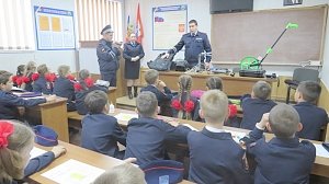 В Севастополе автоинспекторы провели «День открытых дверей» для ребят из кадетского класса «Юные помощники ГИБДД»