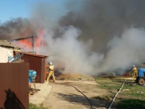 Крымские пожарные тушили баню в Симферопольском районе