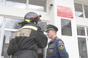 В Севастополе загорелась школа