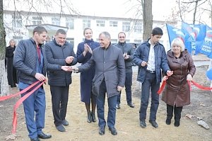 Владимир Константинов открыл две спортивные площадки в Белогорском районе