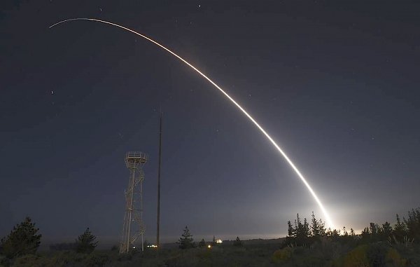В США Сенат запретил минобороны покупать и разрабатывать ракеты средней дальности