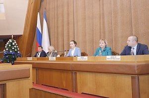 В Госсовете Крыма наградили школьников-победителей конкурса «Лидер», посвященного здоровому образу жизни