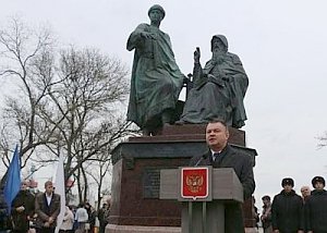 В Керчи открыли памятник русскому князю, предвосхитившему Крымский мост