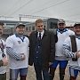 В Крыму силачи протащили 10 метров железнодорожный состав и установили Рекорд России