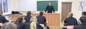 Сотрудники Госавтоинспекции Севастополя провели урок профориентации для учащихся кадетского класса органов внутренних дел