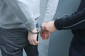 В Севастополе Следком направил в суд дело педофила, обвиняемого в действиях сексуального характера в отношении девочек 5 и 10 лет