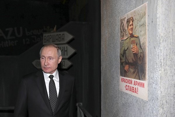Владимир Путин в честь 75-летия Победы предложил выдать всем ветеранам по 75 тысяч рублей. Реакция соцсетей