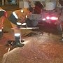 В Симферополе рабочие начали ямочный ремонт дорог