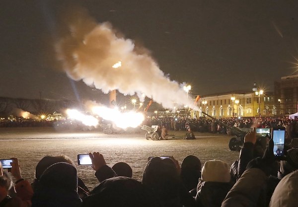 Петербургские власти не нашли средств на социальное такси для блокадников