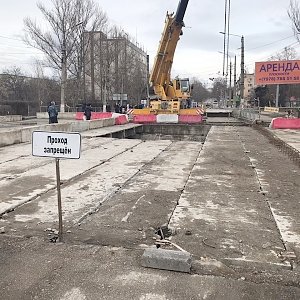 В Симферополе начали демонтаж аварийных балок моста по улице Гагарина