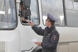 В Крыму сотрудники ГИБДД пресекают нелегальные перевозки пассажиров