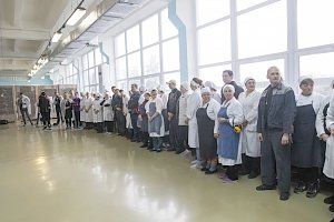 Вино разливают роботы