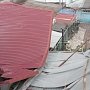 В Феодосии ветром снесло крышу здания
