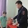 Севастопольские полицейские вручили паспорт тяжело больному мальчику, которому требуется срочная операция в Москве